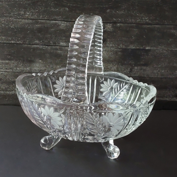VINTAGE Crystal Basket with Handle / 7.5" L x 7" H x 5" W - Picture 3 of 8